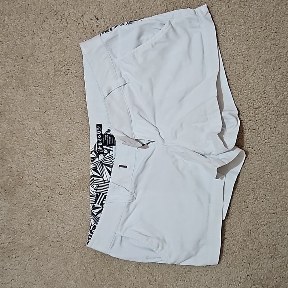 VOLCUM shorts